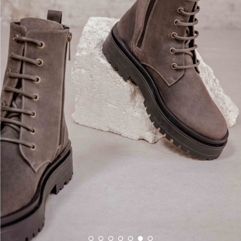 Bobbies Paris boots , Size 38 .